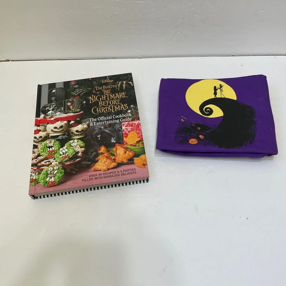 NEW IN BOX DISNEY THE NIGHTMARE BEFORE CHRISTMAS OFFICIAL COOKBOOK & APRON‎